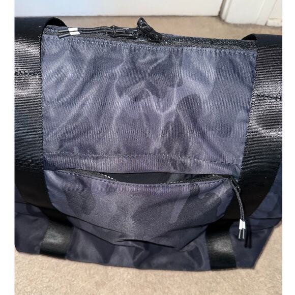 New Fabletics The Everyday Tote Black Tactical Camo O/S - Picture 4 of 8